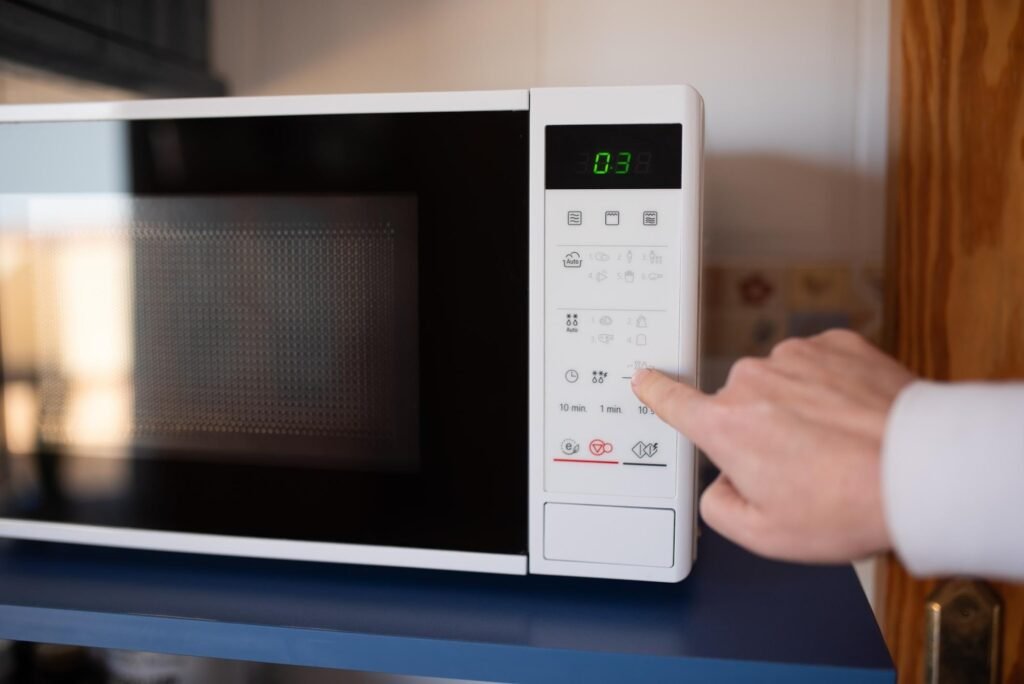 Difference-Between-Oven-and-Microwave