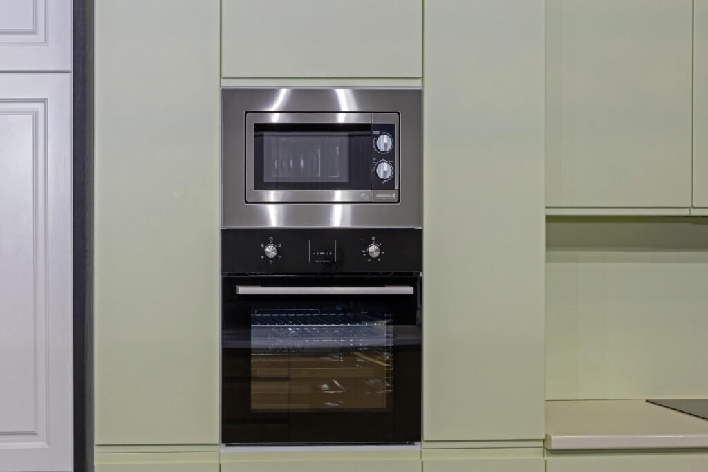 Difference-Between-Oven-and-Microwave